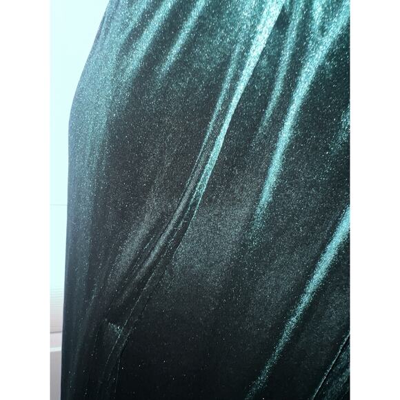 Windsor Woman’s Medium Green Plung Neck Velvet Maxi Dress Criss Cross Open Back - Picture 11 of 13